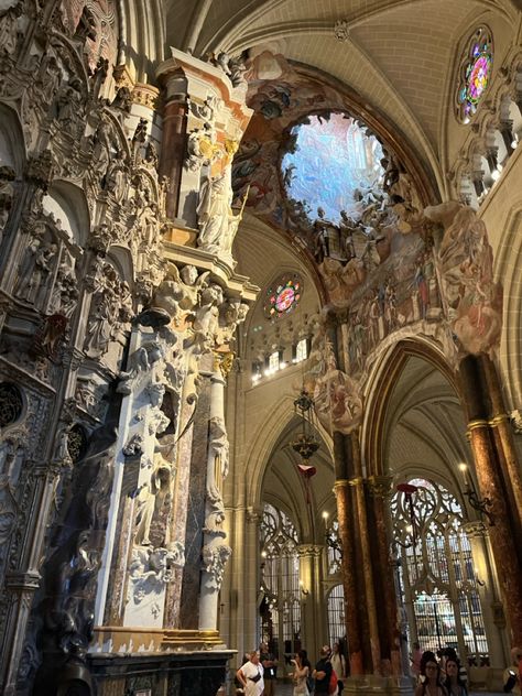 Is a Roman Catholic church in Toledo, Spain. It is the seat of the Metropolitan Archdiocese of Toledo. Roman Catholic Aesthetic, Catholic Architecture, Catholic Cathedrals, Catholic Core, Medieval Spain, Spain Aesthetics, Toledo Cathedral, Traditional Catholicism, Roman Church