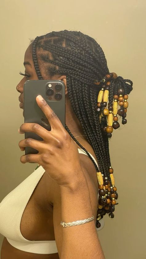 Knotless Braids With Beads Hairstyles, Braids With Beads Hairstyles, Knotless Braids With Beads, Beads Hairstyles, Cute Box Braids, Short Box Braids Hairstyles, Short Box Braids, Quick Braided Hairstyles, Box Braids Hairstyles For Black Women