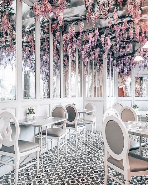 The best cafe interior key points: ✔️ Fancy floor ✔️ All white eveything ✔️ Purple flowers everywhere How perfect is that? #london #uk #flowers by katie.one on IG Purple Cafe, Bar Restaurant Design, Architecture Restaurant, Flower Cafe, Design Café, Coffee Shop Design, Cafe Interior Design, Restaurant Interior Design, Restaurant Interior