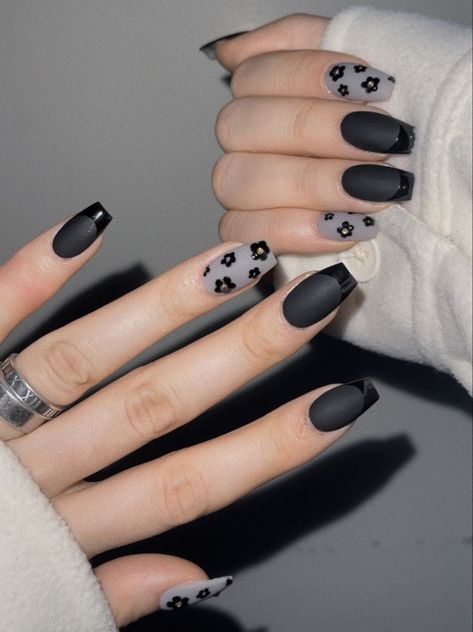 Nail Art Gray And Black, Matte Black Rhinestone Nails, Grey Black Nail Art, Grey Black French Nails, Grey Nails With Flowers, Grey And Black French Nails, Black And Grey Matte Nails, Matte Simple Nails, Black Nails Matte And Glossy French