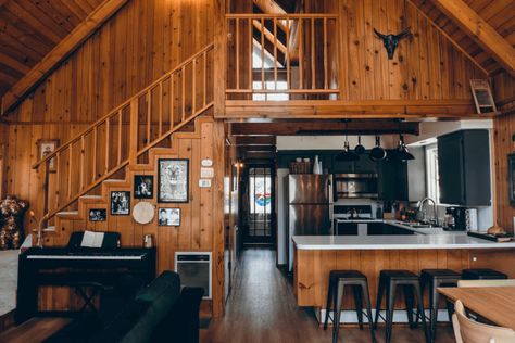 Wood Cabin Interior, Cozy Airbnb, A-frame Interior, Cozy Cabin In The Woods, Cabin Living Room, Wooden Living Room, Small Wooden House, Beautiful Cabins, Cabin Interiors