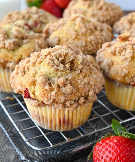 Strawberry Cheesecake Muffins Recipes, Strawberry Sour Cream Muffins, Sourdough Discard Strawberry Muffins, Bakery Style Strawberry Muffins, Texas Muffins, Strawberry Cream Cheese Muffins Recipe, Strawberry Cream Cheese Muffins, Muffins With Cream Cheese Filling, Strawberry Biscuits