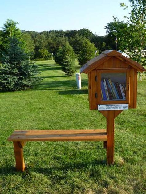 Cute Little Free Library Design Ideas, Recycling for Gifts and Yard Decorations Little Free Library Plans, Tiny Library, Street Library, Library Plan, Library Inspiration, Lending Library, Mini Library, Community Library, Book Exchange