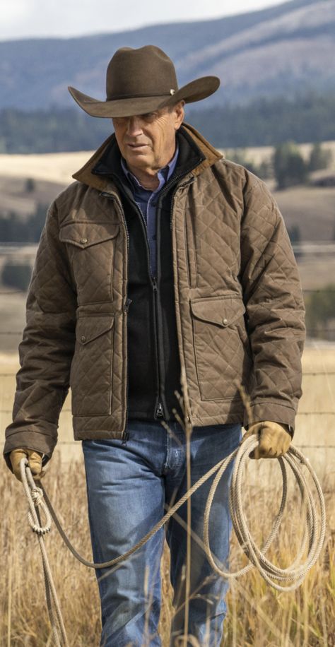 John Dutton / Kevin Costner / Yellowstone #yellowstone #johndutton #kevincostner #workwear #ranchwear #outfit Ranch Outfits, Yellowstone Outfits, John Dutton, Western Quilts, Yellowstone Series, Mens Western Wear, Western Jacket, Matching Sweatshirts, Kevin Costner