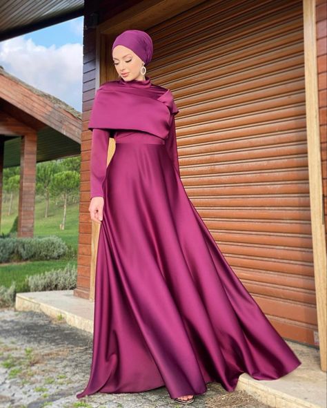 Eveninggown - satin dresses Long Gown Dress Party Wear, Trendy Abaya Designs, Dresses Ideas For Women, Trendy Abaya, Materials Gown Style, Summer Casual Dresses, Dinner Gowns, Unique Party Dresses, Neat Casual Outfits