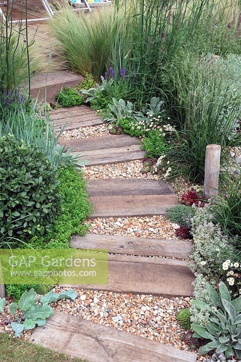 California Coastal Garden, Small Tiered Garden Ideas, Coastal Gardens Uk, Small Garden Path, Small Garden Path Ideas, Small Mediterranean Garden, Seaside Garden Ideas, Coastal Garden Ideas, Tiered Garden Ideas