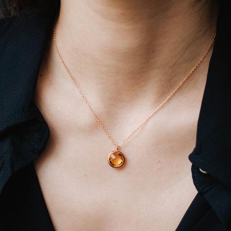 Mothers Day Gift, Dainty Citrine necklace in 14K rose gold. Natural citrine pendant on 14K solid rose gold chain with a spring clasp. 100% handcrafted with love!PRODUCT DETAILS● Metal: 14K solid gold, 14K white gold or 14K rose gold● Gemstone: Citrine, round briolette cut ● Stone Diameter: 10mm (0.4in)● Length: 39cm (15.5in) to 47cm (18.5)HOW TO ORDER - CUSTOM ORDERS●Choose from the drop down menus the available options (Ring size, Metal) and leave us a note for any special requirements.●For spe خواتم خطوبة, November Birthstone Necklace, Silver Pendent, Gem Pendant, Gold Amethyst Ring, Yellow Gems, Citrine Jewelry, Jewelry Tattoo, Citrine Pendant