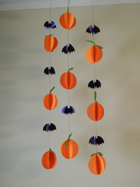 Halloween Garland/ Paper Garland / Halloween Decorations/ 3D - Etsy Vietnam Cheap Diy Halloween Decorations, Garland Paper, Garland Halloween, Halloween Decorations For Kids, Halloween Crafts For Toddlers, Halloween Paper Crafts, Homemade Halloween Decorations, Halloween Classroom, Carte Halloween