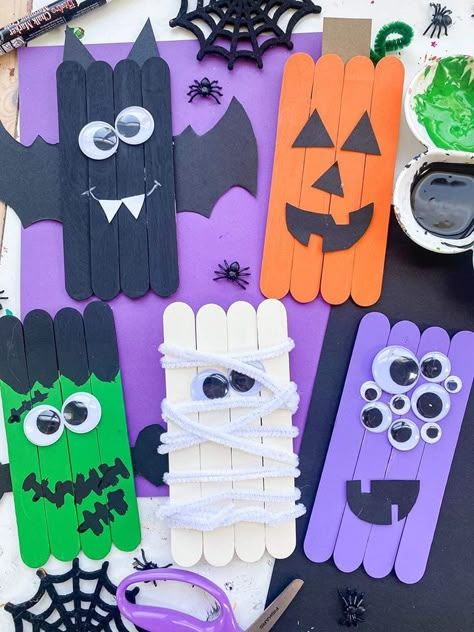 Cute Halloween popsicle stick crafts 🧟... - Kids art, craft and activity ideas - Messy Little Monster Halloween Popsicle Stick Crafts, Popsicle Sticks Halloween Crafts, Halloween Elementary, Stick Crafts For Kids, Halloween Classroom Decorations, Popsicle Stick Crafts For Kids, Bricolage Halloween, Halloween Kindergarten, Monster Craft