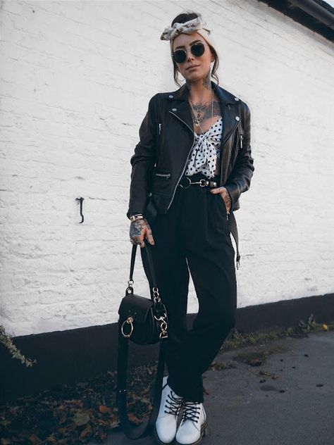 Sammie Jefcoate, Rock Chic Outfits, Rocker Chic Outfit, Sammi Jefcoate, Black Outfit Edgy, All Black Outfits For Women, Chic Outfits Edgy, Black And White Outfits, Rocker Chic Style