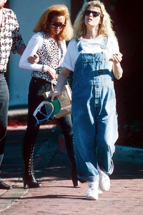 Cool Maternity Outfits, Maternity Party Outfit, Vintage Maternity Clothes, Maternity Denim Dress, Pregnant Clothes, Pregnant Outfit, Celebrity Maternity Style, 90’s Outfits, Vintage Maternity