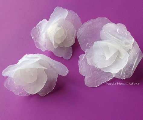 hot glue flowers, crafts, diy, home decor 4x4 Snowman, Hot Glue Art, Diy Glue, Whimsical Flower, Glue Art, Diy Flores, Making Flowers, Patio Lights, Sell Diy