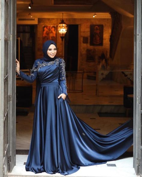 Muslim Dress Party, Hijabi Soiree, Soiree Dresses For Hijab, Matric Ball Dresses, Islamic Dresses, Modest Hijab, Muslim Evening Dresses, Long Sleeve Evening Gowns, Hot Blue