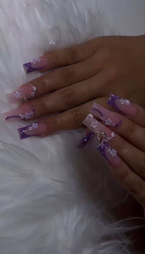 Lavender Nail Inspo Coffin, Classy Lavender Nails, Summer Acrylic Nails Ideas Bright Colors With Bling, Prom Nail Ideas Purple, Prom Nails Acrylic Purple And Silver, Wedding Purple And Silver, Cute Bday Nails Acrylic, Green Acrylic Nails With Gems, Lilac Purple Quinceanera Nails