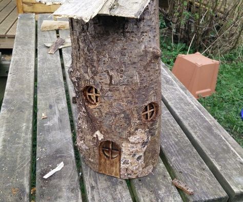 Log Fairy House, Outdoor Renovation Ideas, Houses Design Ideas, Make A Fairy House, Diy Fairy House, Forest School Ideas, Gnome Houses, Toad House, Make A Fairy