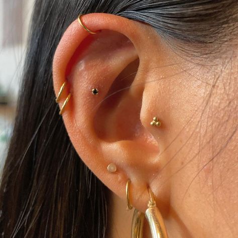 adrian daniel castillo on Instagram: “High Helix in Yellow Gold. Done at @108.us in BK. All piercings done by me. Thank you for the trust, Jenny. Booking in bio link.” Triple Ear Piercing, Triple Lobe, Triple Lobe Piercing, Triple Piercing, Ear Curation, Ear Piercings Chart, Piercing Chart, Double Ear Piercings, Upper Lobe