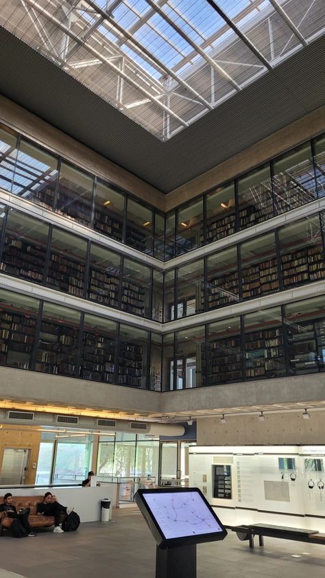 University Of Sao Paulo, Advocacy Aesthetic, Usp Campus, College Campus Aesthetic, Campus Aesthetic, New Orleans Architecture, Dream Library, Career Vision Board, College Aesthetic