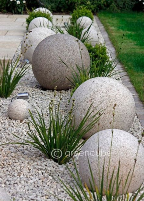 Modern Garden Landscaping, Front Yards Curb Appeal, Beginner Gardening, Modern Courtyard, Garden Globes, Garden Balls, Driveway Landscaping, Landscaping Images, Rock Garden Landscaping