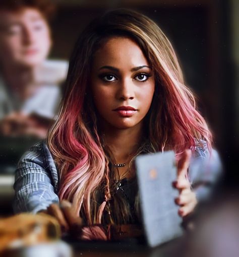 Toni Topaz Icons, Jade West Style, Toni Topaz, Harry And Hermione, Jade West, Vanessa Morgan, Braid Hairstyle, Riverdale Cast, Morganite