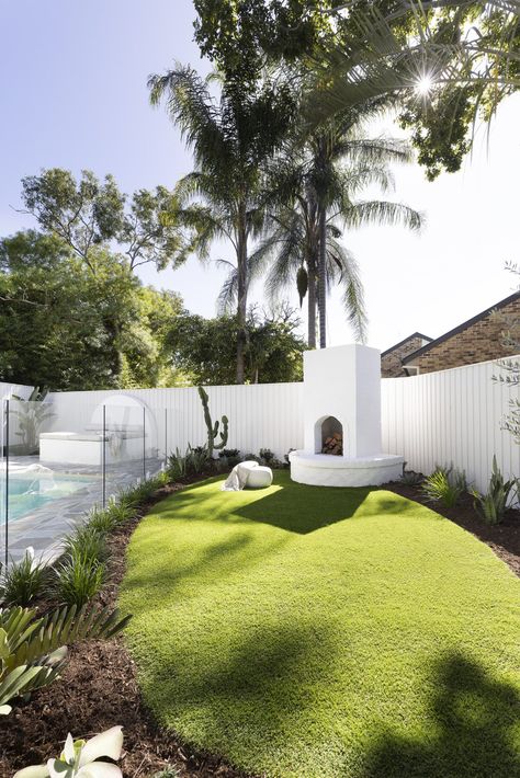 White Outdoor Fireplace, Lawn Shapes, Queensland Cottage, Bloxburg Front Yard, Bloxburg Outside, Patio Vibes, Backyard Goals, Court Yard, Pool Landscape