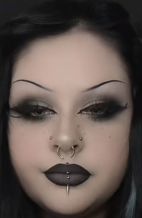 Low Key Goth Makeup, Smokey Goth Makeup, Hooded Eye Makeup Goth, Egirl Goth Make Up, Goth Prom Makeup Looks, Gothic Makeup Hooded Eyes, Plus Size Goth Makeup, Sultry Goth Makeup, Fancy Goth Makeup