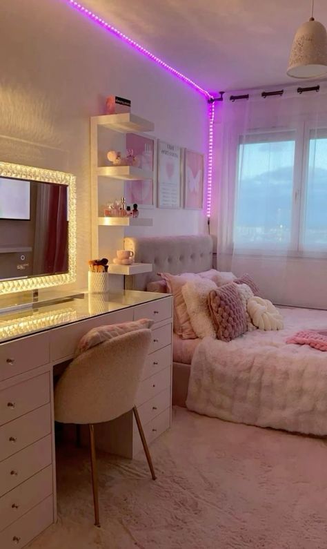 Rum Inspiration, Bedroom Ideas For Small Rooms Cozy, Cozy Ideas, Dream Bedroom Inspiration, White Room Decor, Classy Bedroom, Cherry Nails, Room Redesign, Preppy Room