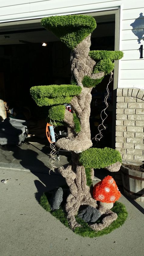 Realistic cat tree with rocks and fly agaric mushroom by @twistedtreepet - Imgur Custom Cat Trees, Fly Agaric Mushroom, Cat Castle, Cat Tree House, Diy Cat Tree, Cat Towers, Fly Agaric, Animal Room, Cat Condo