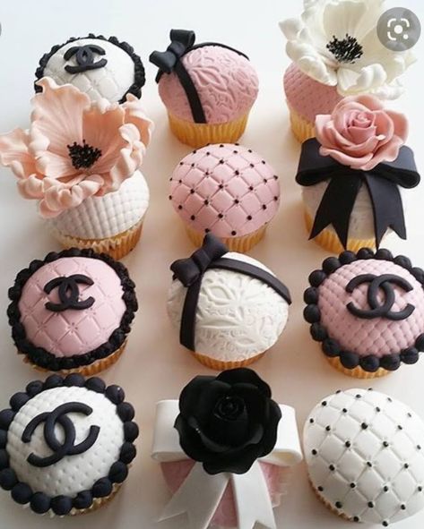 Birthday Cupcakes For Women, Chanel Cupcakes, Chanel Baby Shower, Coco Chanel Party, Chanel Birthday Party, Chanel Cake, Chanel Birthday, Elegant Cupcakes, Chanel Party