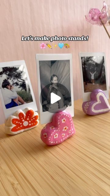 Valentines Clay Crafts, Photo Stand Diy, What To Make Out Of Clay Easy, Clay Photo Stand, Diy Photo Stand, Polaroid Crafts, Picture Holder Diy, Selfmade Gifts, Photo Holder Craft