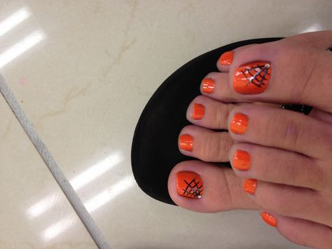 Halloween Toe nails Halloween Pedicure Ideas, Toenail Colors, Summer Pedi, Toe Nail Designs For Fall, Halloween Toe Nails, Toe Nail Colors, Halloween Toes, Pedi Designs, Fall Toe Nails