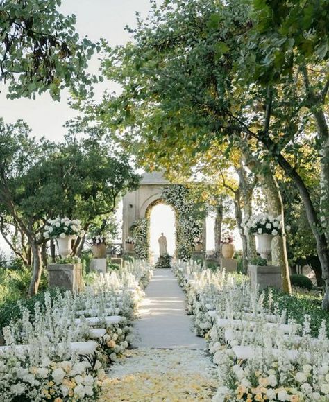 Wedding Ideas European, Tuscan Wedding Aisle, Villa Cimbrone Wedding Ceremony, Wedding Inspo Romantic Garden, Wedding Venues Floral, Fall Wedding Italy, European Villa Wedding, Italian Villa Wedding Ceremony, Mediterranean Wedding Ceremony