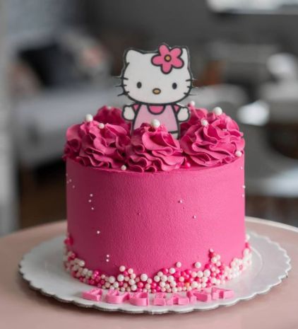 Easy Hello Kitty Cake, Small Hello Kitty Cake, Hello Kitty Birthday Cake Simple, Hello Kitty Cake Ideas Simple, Hello Kitty Cakes Ideas, Hello Kitty Cakes Birthday, Hello Kitty Birthday Cake Ideas, Hello Kitty Cake Ideas Birthdays, Hello Kitty Cake Design Birthday