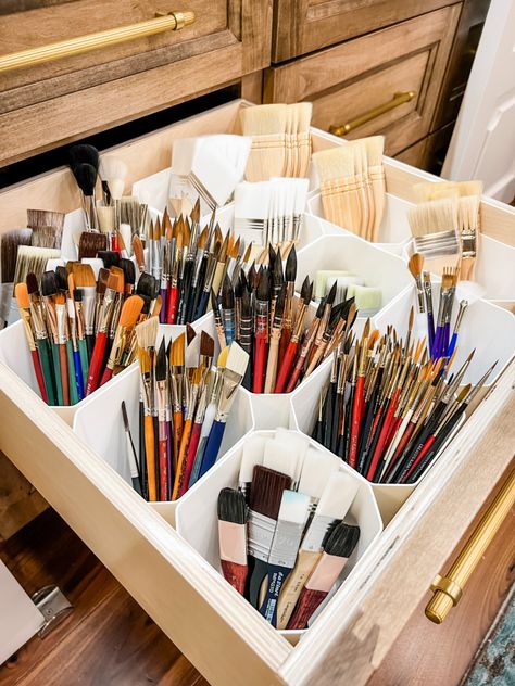 Organizing your paint brushes vertically makes it much easier to find the right size in your creative moment ✨ Organizing Painting Supplies, Paint Brush Storage Ideas, Paint Brush Organization, Paint Tube Storage, Organize Paint, Paint Brush Storage, Painting Essentials, Paint Organizer, Brush Organization