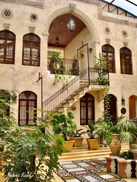 The Art and Heritage of Courtyard Homes in Syria Syrian Bedroom, Mediterranean Kitchen Aesthetic, Moroccan House Aesthetic, Lebanese Interior Design, Syrian House, Lebanese House, Boho Glam Home, Heritage House, Large House