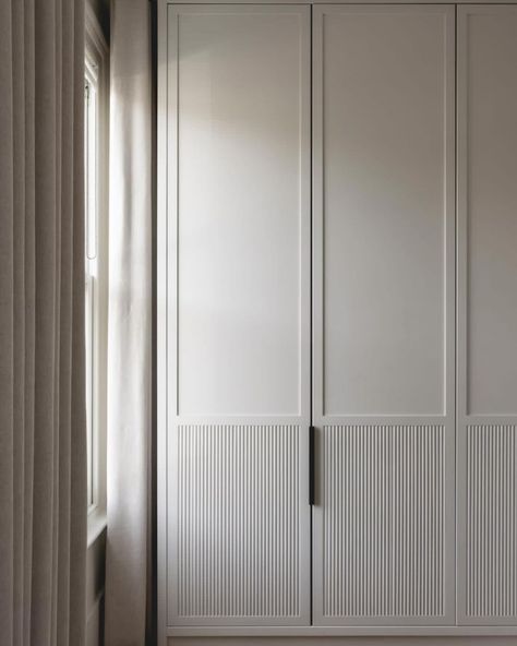 Balcon Mic, Wardrobe Door Designs, Wardrobe Designs, Fitted Wardrobes, Wardrobe Design Bedroom, Cabinetry Design, غرفة ملابس, Bedroom Wardrobe, Wardrobe Doors