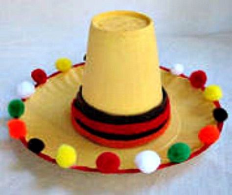 Project ideas for making Mexican, or Cinco de Mayo crafts. 50+ fiesta craft ideas for kids and for adults.Craft ideas including piñatas, huge flowers, maracas and wreaths, using crepe paper, yarn, cla Diy Carnaval, Mexico Crafts, May Crafts, Mexican Crafts, Festive Crafts, 5 De Mayo, Paper Plate Crafts, Plate Crafts, Mexican Party