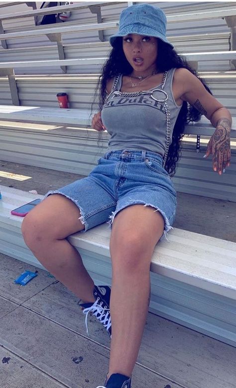 Jorts With Converse High, Short Overalls Outfit Black Women, 90s Outfit Shorts, Overall Shorts Outfit Black Women, Denim Shorts Outfit Summer Black Women, Short Converse Outfit, Cute Mall Outfit Summer, Long Jean Shorts Outfit Black Women, Mall Fits Summer