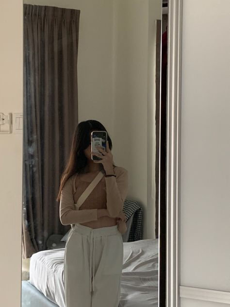 Fit Check Mirror Selfie No Face Snap, Mirror Selfie No Face, Faces Poses, Fake Pfp, Face Snap, Hair Style On Saree, Aesthetic Grunge Outfit, Outfit Check, No Face