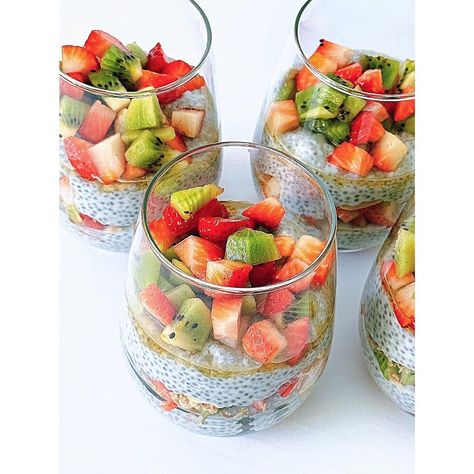 Kiwi Chia Pudding, Chia Seed Pudding Parfait, Chia Seed Parfait, Dried Kiwi, Chia Parfait, Kiwi Recipes, Chia Breakfast, Pudding Parfait, Chia Seed Recipes Pudding