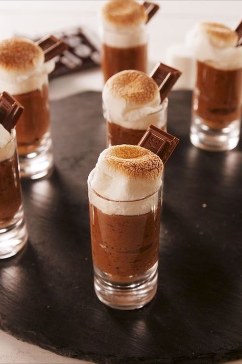 Smores Pudding, Mini Smores, Homemade Jello, Best Jello Shots, Dessert Shooters, Food Shots, Alcoholic Desserts, Pudding Shots, Jello Shot Recipes