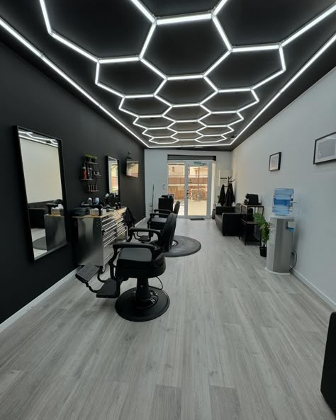 Simple Salon Station Ideas, Black And White Barbershop Design, Barber Shop Interior Design Modern, Industrial Barbershop Ideas, Hair Salons Designs, Barber Setup At Home, Barbershop Waiting Area, Garage Barbershop Ideas, Black And White Barbershop