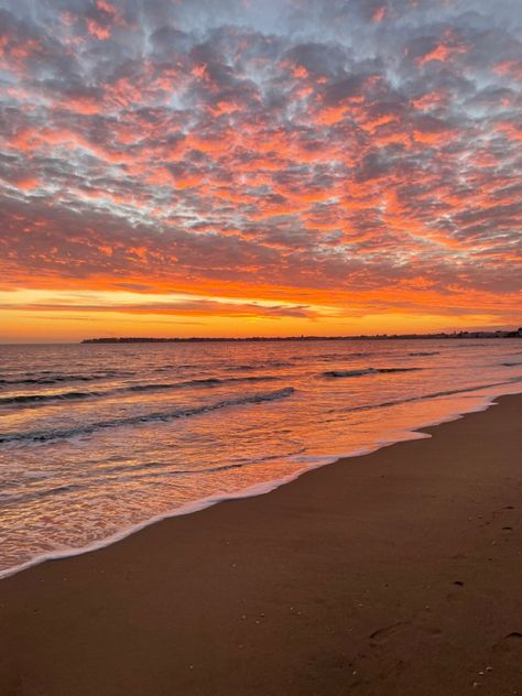 Beachside Bike Ride: Exploring Coa Movie Night Under The Stars, Photo Ciel, Night Under The Stars, Beach Sunset Wallpaper, Sky Pictures, Pretty Landscapes, Sky Photos, Beach Wallpaper, Sunset Wallpaper