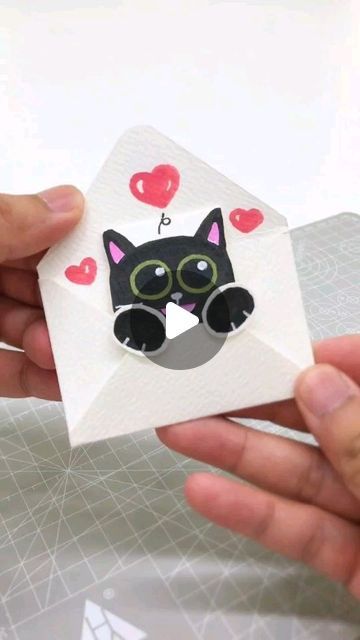 Easy Gift Ideas For Best Friend, Birthday Cat Drawing, Birthday Card Ideas For Friends Handmade, Cat Paper Craft, Cat Envelope, Cat Gifts Diy, Paper Cat Craft, Paper Flower Projects, A Cat Drawing