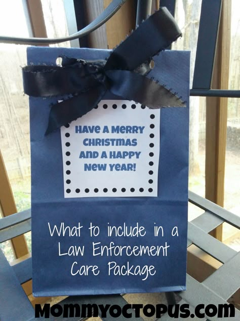 Easy to put together and sure to bring a smile to law enforcement officers everywhere, this law enforcement care package post is filled with ideas. Blessing Bags For Police Officers, Security Officer Appreciation Gifts, First Responder Appreciation Ideas, Law Enforcement Table Centerpieces, Police Care Package Ideas, Police Officer Gifts Diy, Officer Appreciation Gifts, Police Nails, Law Enforcement Appreciation Gifts