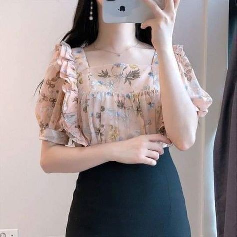 Flower Blouse Outfit, Traditional Dresses Designs, Cute Skirt Outfits, Stylish Fall Outfits, Fashion Top Outfits, Flower Blouse, Fashion Tops Blouse, Sleeves Designs For Dresses, Trendy Fashion Tops