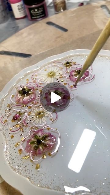 Epoxy Coasters Diy Resin Art | Best Gift Ideas, Resin Picture Ideas, Epoxy Decoration Ideas, Beginner Resin Crafts, Epoxy Resin For Beginners, Resin Art Design, Resin Artwork Ideas, Resin Art Ideas Projects, Resin Trays Ideas