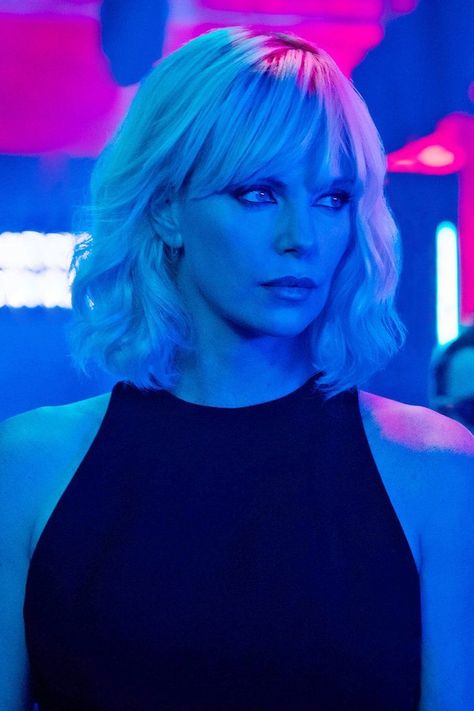 It's Official: Charlize Theron Will Kick More Ass and Chug More Stoli in Atomic Blonde 2 Atomic Blonde Outfits, Atomic Blonde Charlize Theron, Atomic Betty, Modern Bob Hairstyles, Blonde Haircut, Wavy Bob Haircuts, Atomic Blonde, Bob Hairstyles With Bangs, Wavy Bob Hairstyles