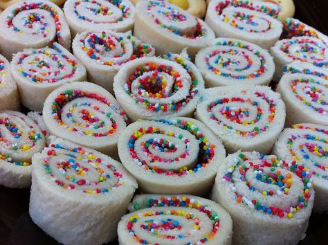 Fairy Bread Recipe, Party Food For Toddlers, Kids Party Food Ideas, Party Food Easy Cheap, Party Food Easy, Party Food On A Budget, Fruit Kabobs Kids, Chocolate Crackles, Pizza Shapes