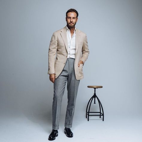 Beige Blazer Outfit Men, Beige Suit Men, Beige Blazer Outfit, Playing With Light, Blazer Outfits Men, Smart Casual Menswear, Mens Wedding Attire, Pants Outfit Men, Beige Suits