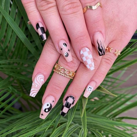 Brown Yin Yang Nails, Ying Yang Nail Design, Yin Yang Nails Short, Yin And Yang Nail Designs, Yin Yang Nails Coffin, Nail Designs Ying Yang, Yin Yang Nails Acrylics, Pink Ying Yang Nails, Ying Yang Nails Acrylic